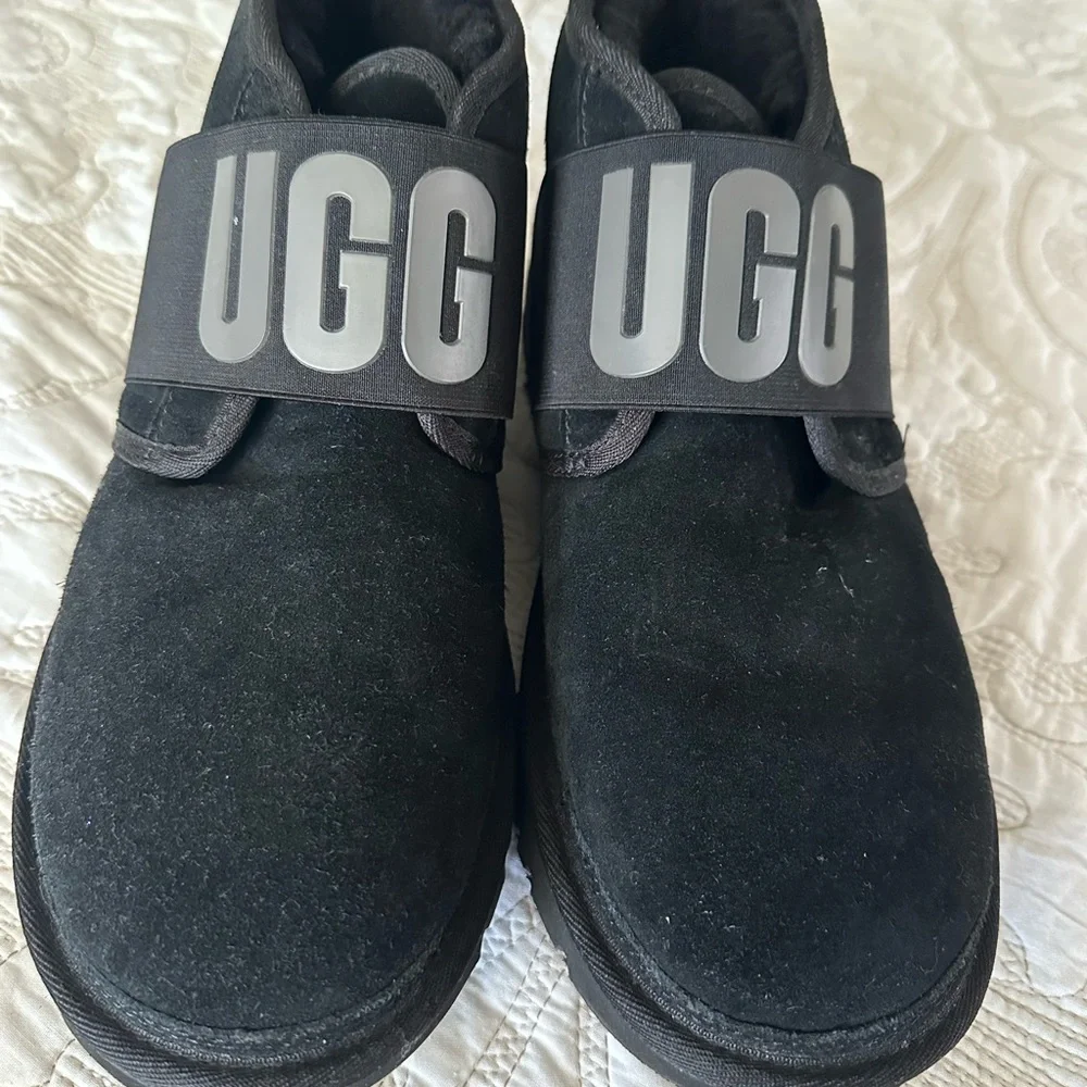 UGG unisex Black Boots with Logo Strap sheep 🐑 wool.Condition NWT - Picture 1 of 5